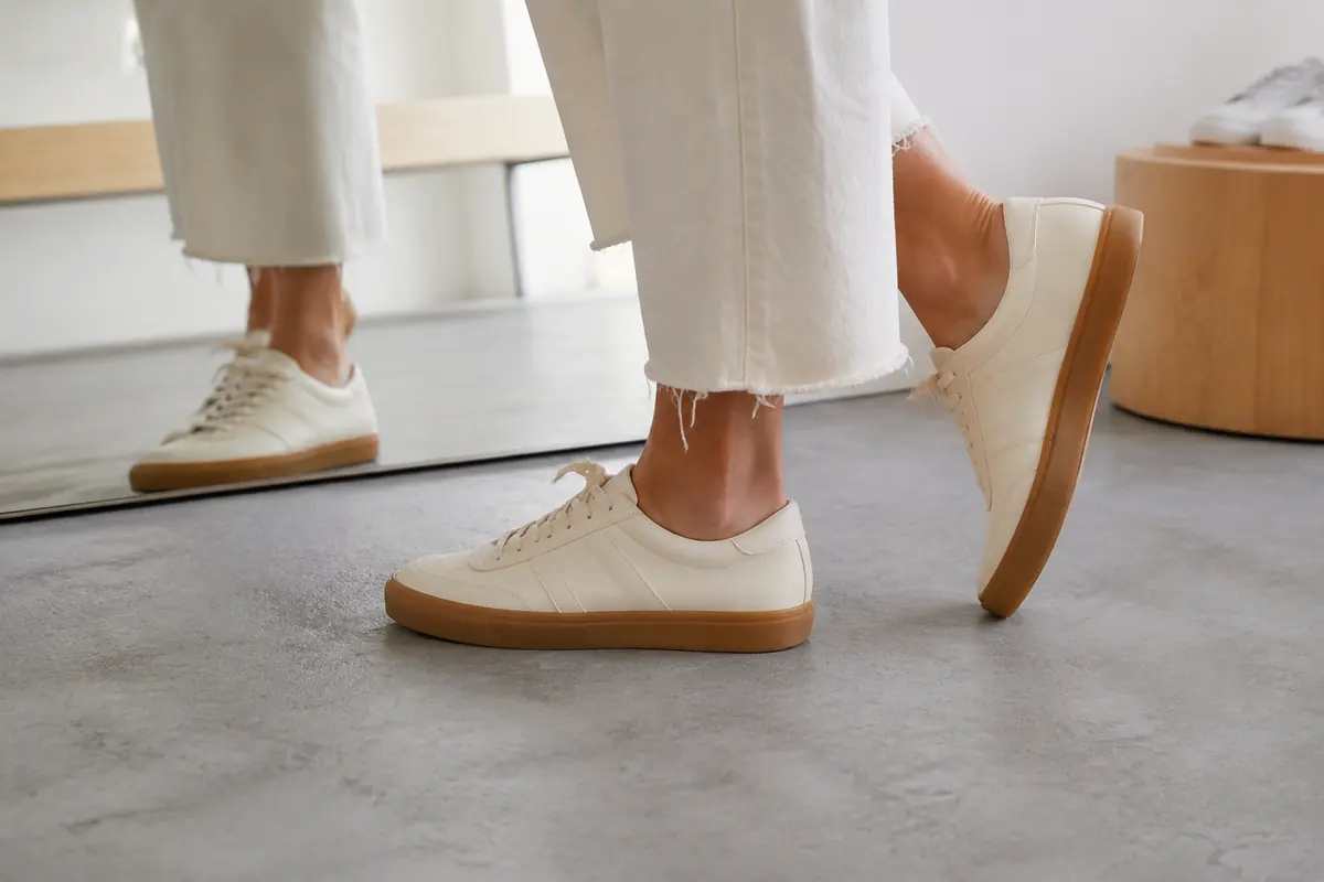 Sneakersy w praktycznym ujęciu – Adidas Samba – rozmiarówka damska, szerokość i wysokie podbicie